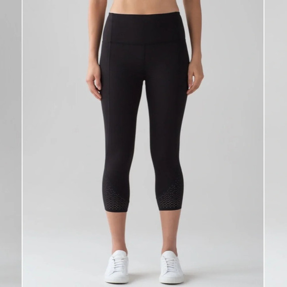 Lululemon Anew Crop (21") Black 21276 - Picture 4 of 16